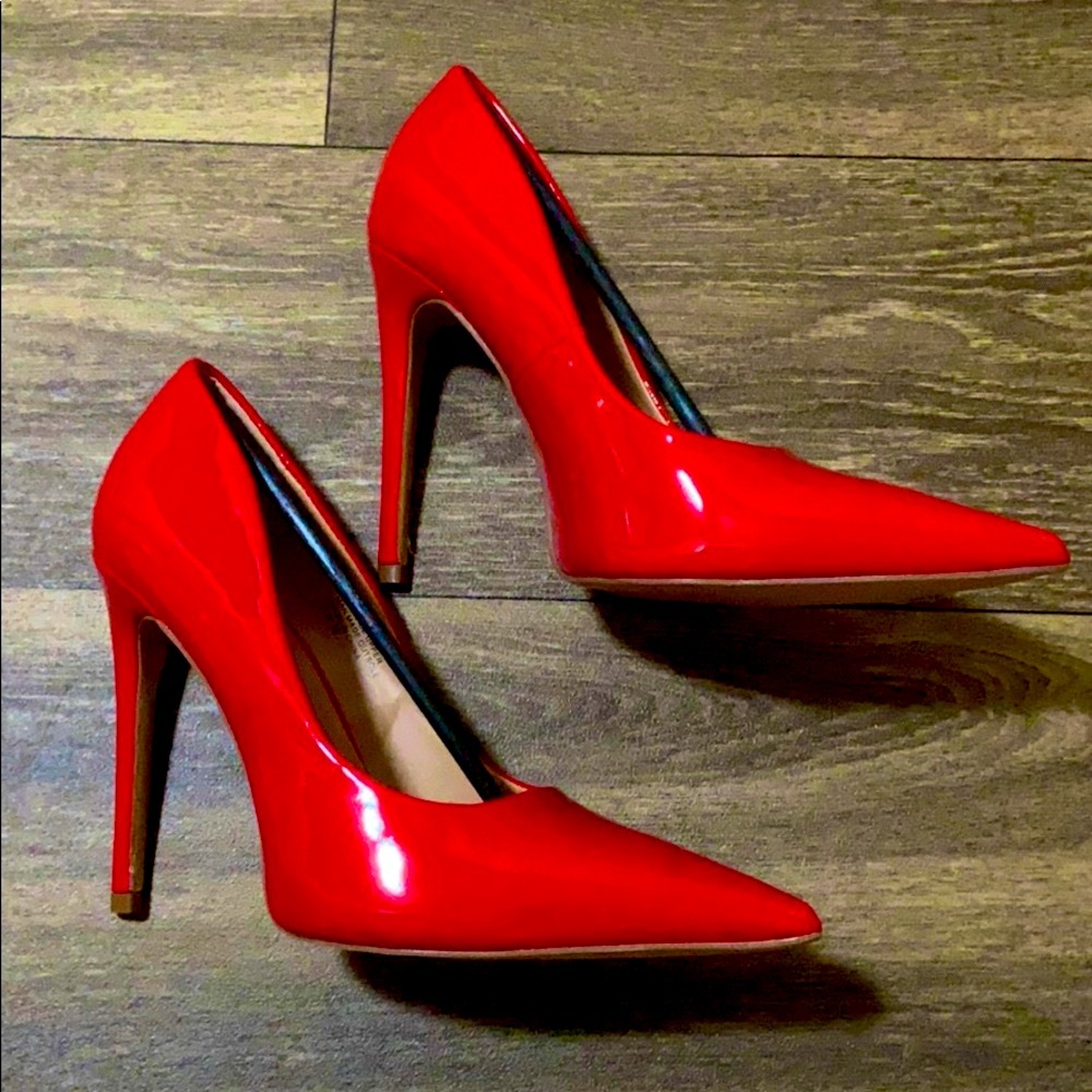 Red Patent Pointy Toe Pump Heel